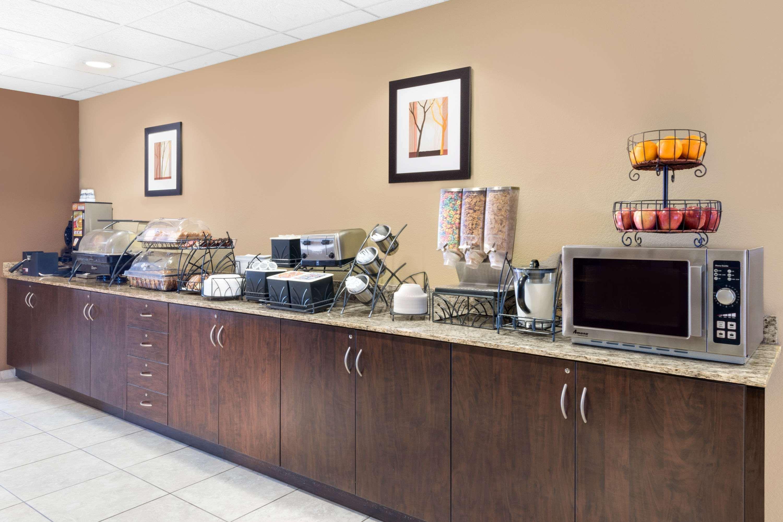 Microtel Inn & Suites By Wyndham Midland Exterior photo